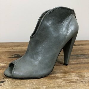 Vince Camuto Amber Shooties Sz 7